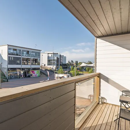 A Two-room With A Sauna Close To The And Services 아파트